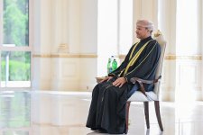 Prezident İlham Əliyev Omanın Azərbaycanda yeni təyin olunmuş səfirinin etimadnaməsini qəbul edib (FOTO)
