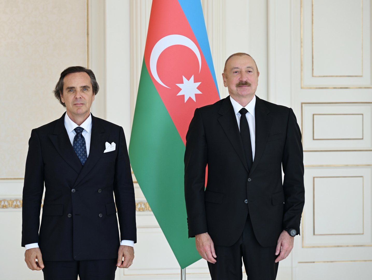 Prezident İlham Əliyev Braziliyanın Azərbaycanda yeni təyin olunmuş səfirinin etimadnaməsini qəbul edib (FOTO)