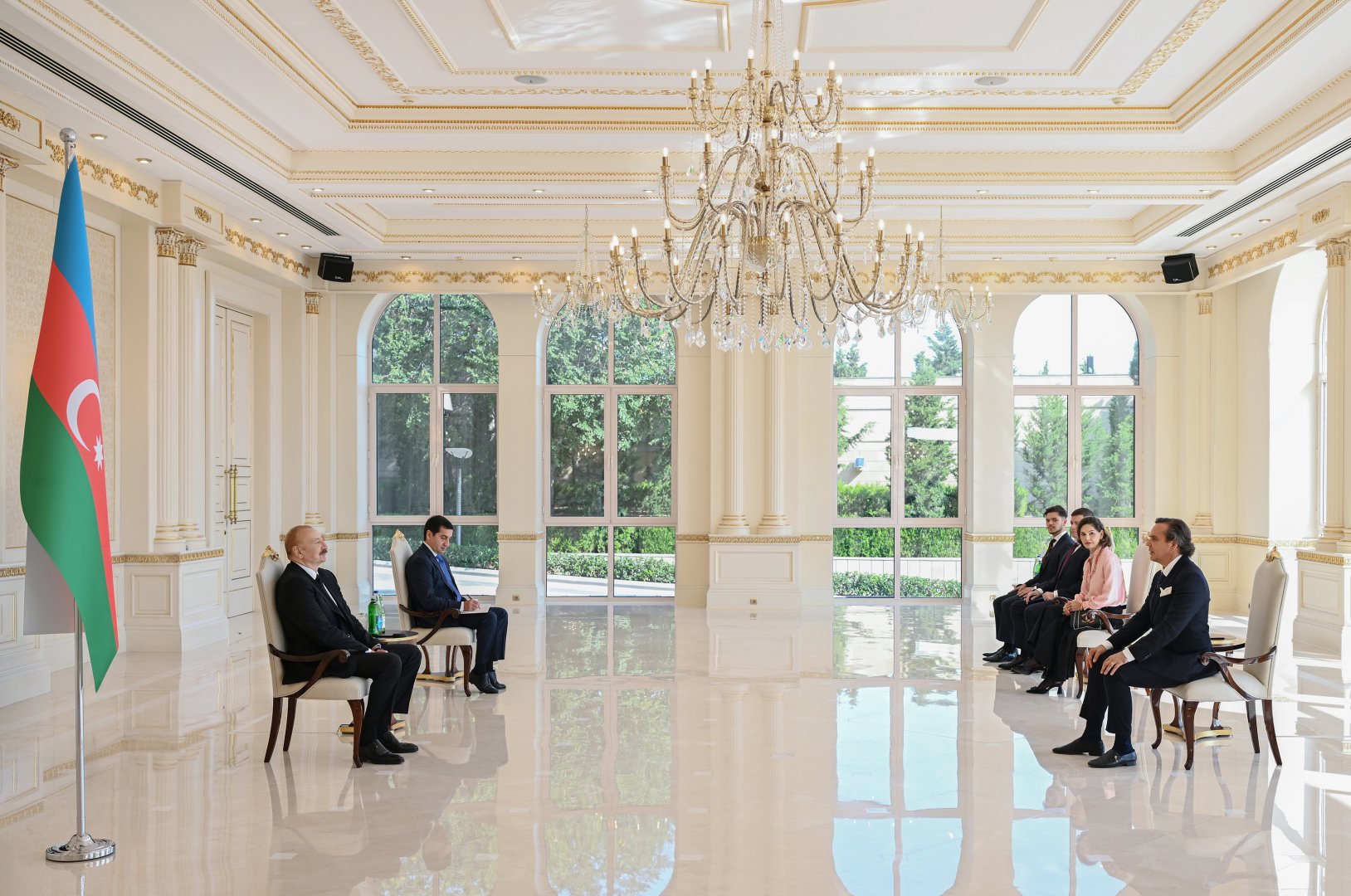 Prezident İlham Əliyev Braziliyanın Azərbaycanda yeni təyin olunmuş səfirinin etimadnaməsini qəbul edib (FOTO)