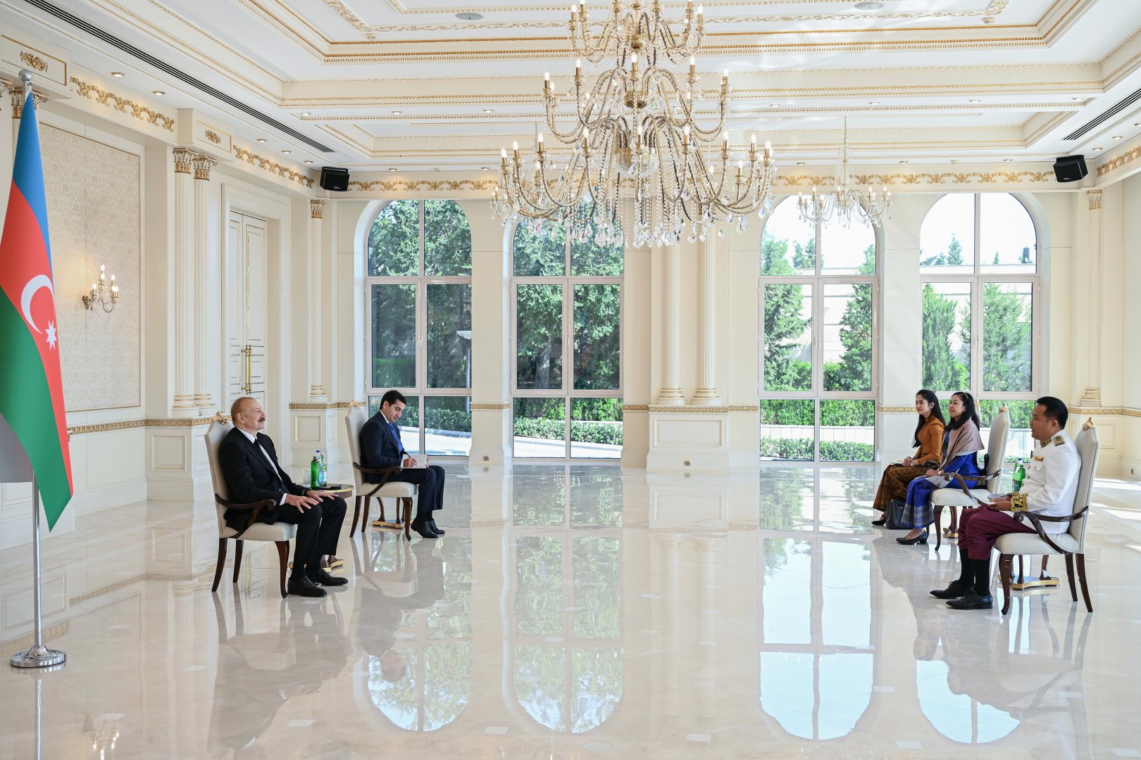 Prezident İlham Əliyev Kambocanın Azərbaycanda yeni təyin olunmuş səfirinin etimadnaməsini qəbul edib (FOTO/VİDEO)