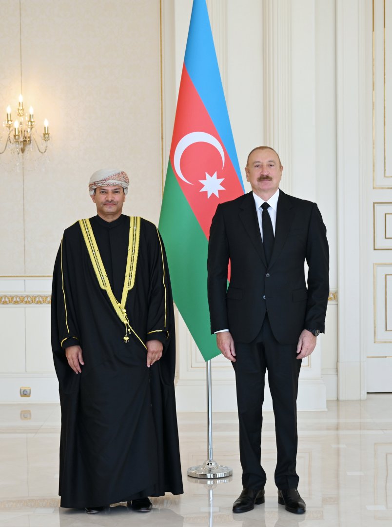 Prezident İlham Əliyev Omanın Azərbaycanda yeni təyin olunmuş səfirinin etimadnaməsini qəbul edib (FOTO)