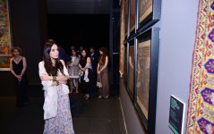 Heydər Əliyev Fondunun vitse-prezidenti Leyla Əliyeva Budapeştdə “Azərbaycan xalçaları – ənənədən müasir incəsənətə” sərgisinin təqdimatında iştirak edib (FOTO)