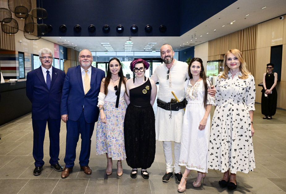 Heydər Əliyev Fondunun vitse-prezidenti Leyla Əliyeva Budapeştdə “Azərbaycan xalçaları – ənənədən müasir incəsənətə” sərgisinin təqdimatında iştirak edib (FOTO)