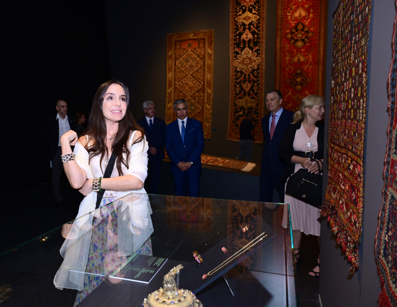 Heydər Əliyev Fondunun vitse-prezidenti Leyla Əliyeva Budapeştdə “Azərbaycan xalçaları – ənənədən müasir incəsənətə” sərgisinin təqdimatında iştirak edib (FOTO)