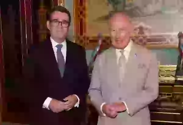 Endi Bernem rəsmən Britaniyanın baş naziri oldu