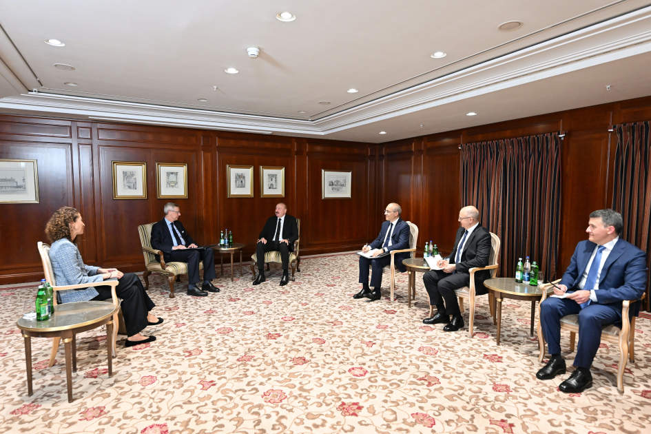 Prezident İlham Əliyev Almaniya İqtisadiyyatının Şərq Komitəsinin sədri Mixael Harms ilə görüşüb (FOTO/VİDEO)