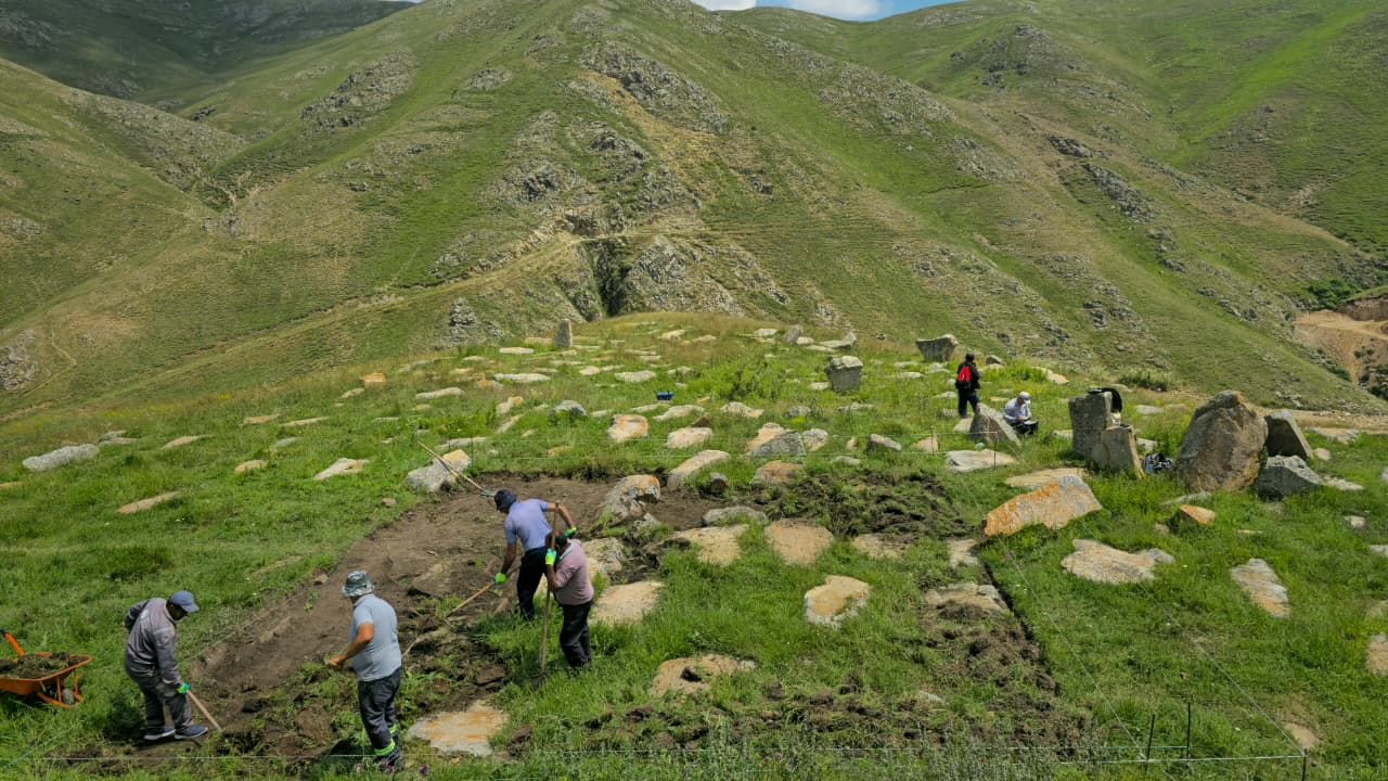 Gədəbəydə Qafqaz Albaniyasına aid 500-ə yaxın qəbir aşkarlanıb (FOTO)