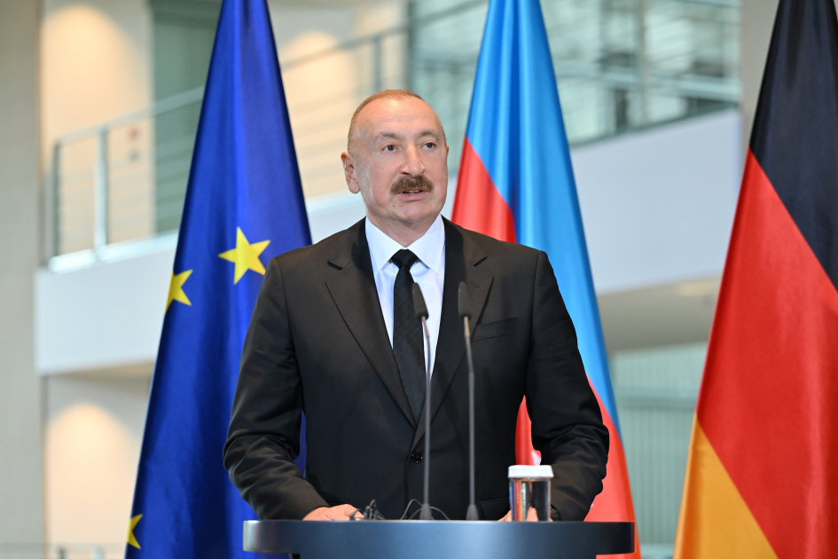 Prezident İlham Əliyev və Federal Kansler Fridrix Merts mətbuata bəyanatlarla çıxış ediblər (FOO)