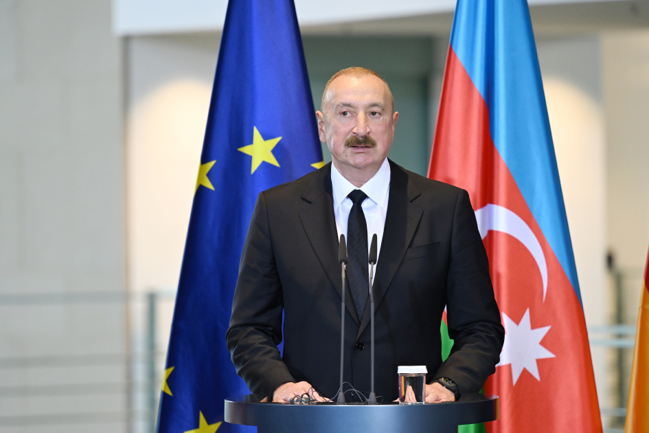 Prezident İlham Əliyev və Federal Kansler Fridrix Merts mətbuata bəyanatlarla çıxış ediblər (FOO)
