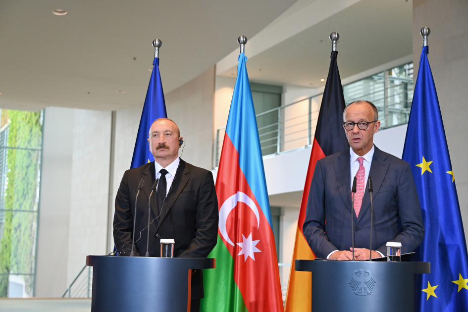 Prezident İlham Əliyev və Federal Kansler Fridrix Merts mətbuata bəyanatlarla çıxış ediblər (FOO)