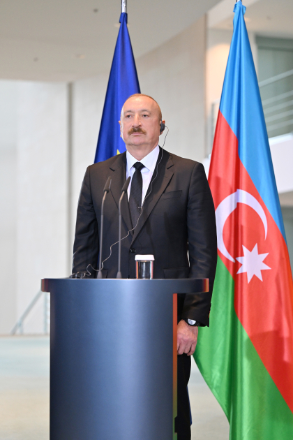 Prezident İlham Əliyev və Federal Kansler Fridrix Merts mətbuata bəyanatlarla çıxış ediblər (FOO)