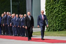 Prezident İlham Əliyevin Berlində rəsmi qarşılanma mərasimi keçirilib (FOTO)