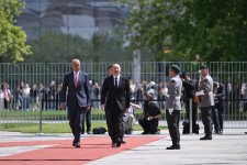 Prezident İlham Əliyevin Berlində rəsmi qarşılanma mərasimi keçirilib (FOTO)