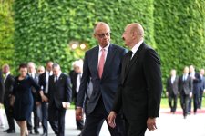 Prezident İlham Əliyevin Berlində rəsmi qarşılanma mərasimi keçirilib (FOTO)