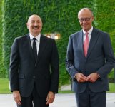 Prezident İlham Əliyevin Berlində rəsmi qarşılanma mərasimi keçirilib (FOTO)