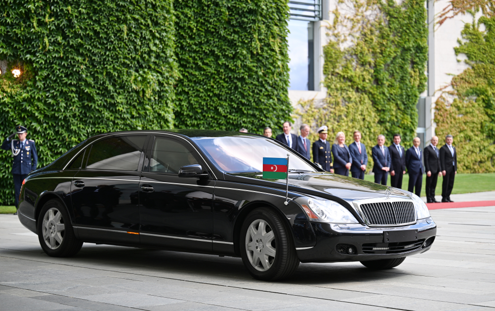 Prezident İlham Əliyevin Berlində rəsmi qarşılanma mərasimi keçirilib (FOTO)