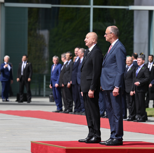 Prezident İlham Əliyevin Berlində rəsmi qarşılanma mərasimi keçirilib (FOTO)