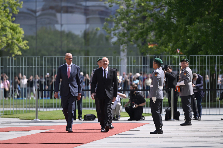 Prezident İlham Əliyevin Berlində rəsmi qarşılanma mərasimi keçirilib (FOTO)