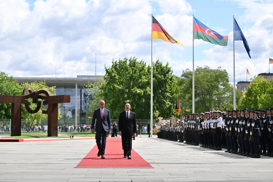 Prezident İlham Əliyevin Berlində rəsmi qarşılanma mərasimi keçirilib (FOTO)