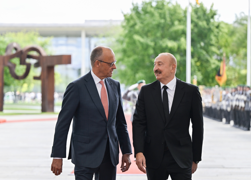 Prezident İlham Əliyevin Berlində rəsmi qarşılanma mərasimi keçirilib (FOTO)