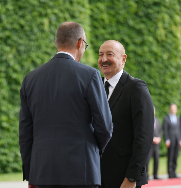 Prezident İlham Əliyevin Berlində rəsmi qarşılanma mərasimi keçirilib (FOTO)