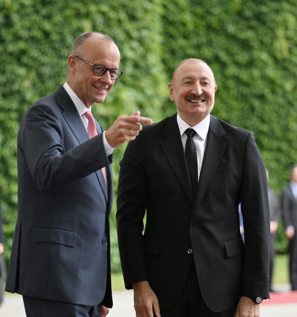 Prezident İlham Əliyevin Berlində rəsmi qarşılanma mərasimi keçirilib (FOTO)