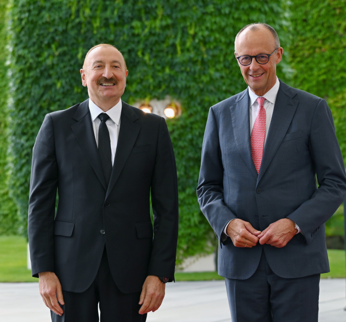 Prezident İlham Əliyevin Berlində rəsmi qarşılanma mərasimi keçirilib (FOTO)