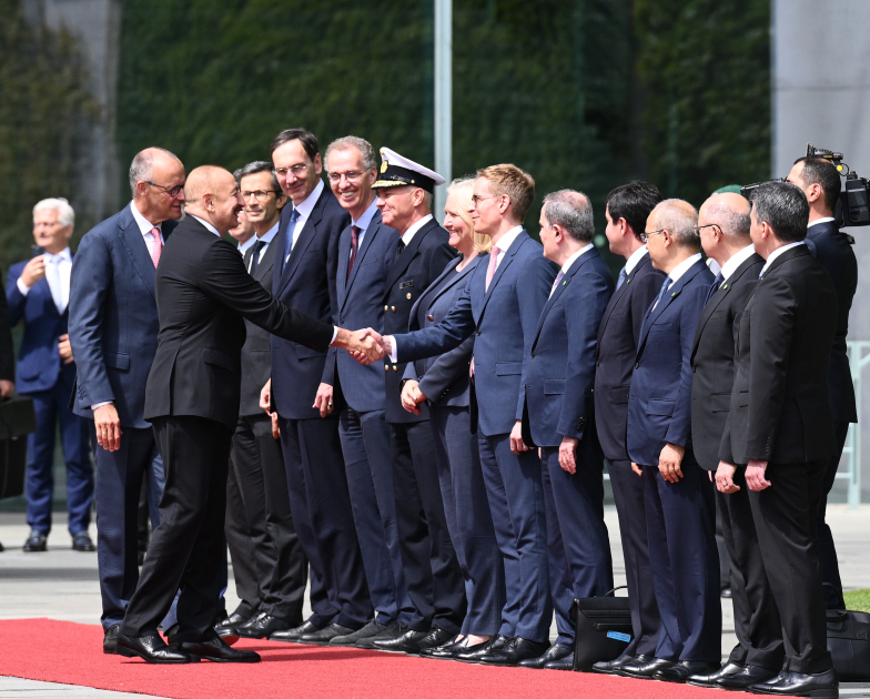 Prezident İlham Əliyevin Berlində rəsmi qarşılanma mərasimi keçirilib (FOTO)