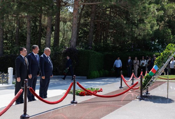 22 iyul – Milli Mətbuat Günü ilə əlaqədar Fəxri xiyaban ziyarət edilib (FOTO)