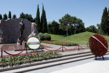 22 iyul – Milli Mətbuat Günü ilə əlaqədar Fəxri xiyaban ziyarət edilib (FOTO)