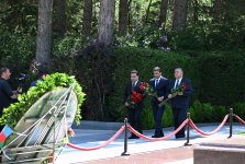 22 iyul – Milli Mətbuat Günü ilə əlaqədar Fəxri xiyaban ziyarət edilib (FOTO)