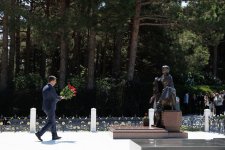 22 iyul – Milli Mətbuat Günü ilə əlaqədar Fəxri xiyaban ziyarət edilib (FOTO)