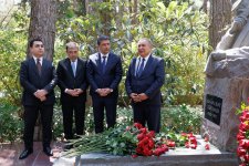 22 iyul – Milli Mətbuat Günü ilə əlaqədar Fəxri xiyaban ziyarət edilib (FOTO)