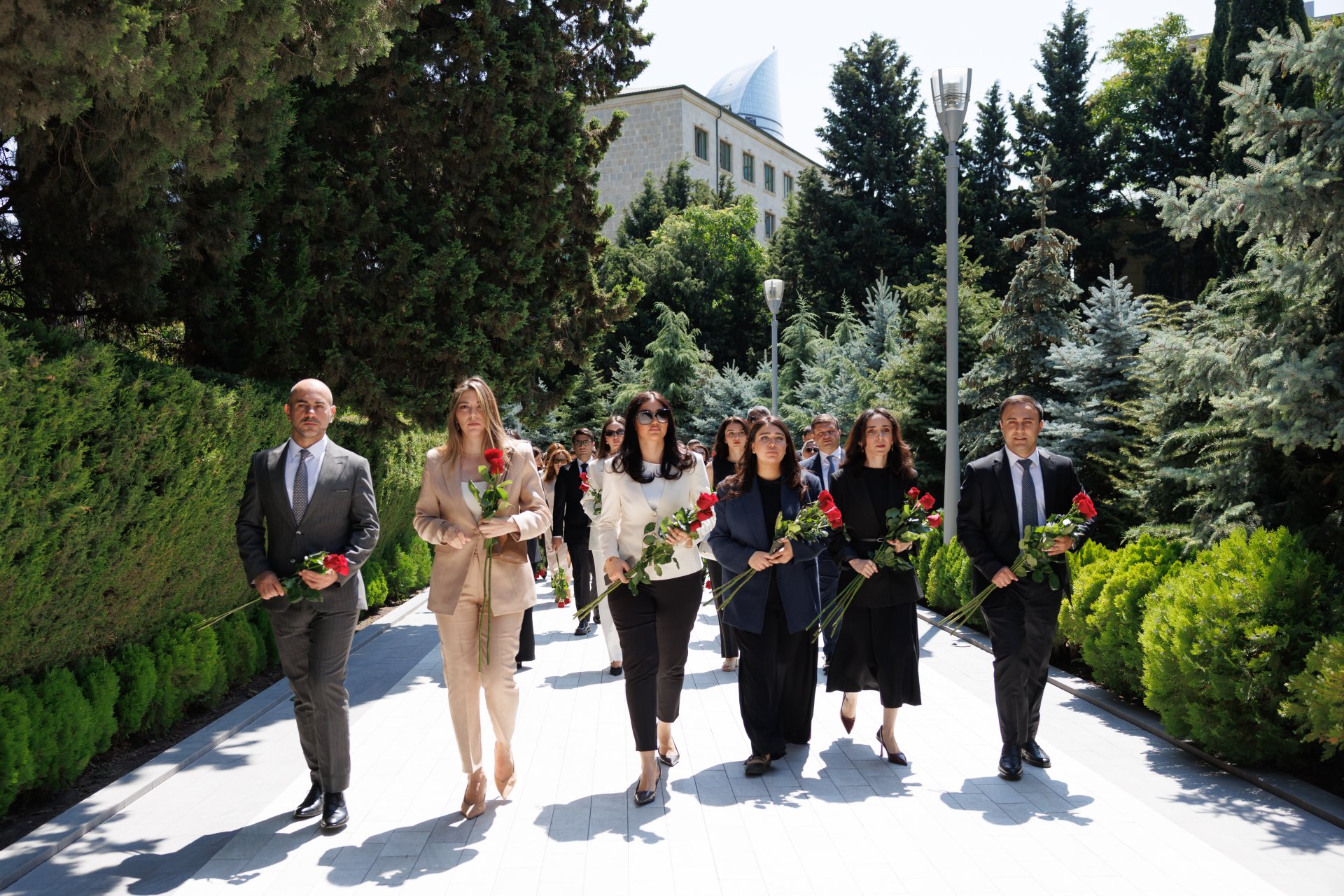 22 iyul – Milli Mətbuat Günü ilə əlaqədar Fəxri xiyaban ziyarət edilib (FOTO)