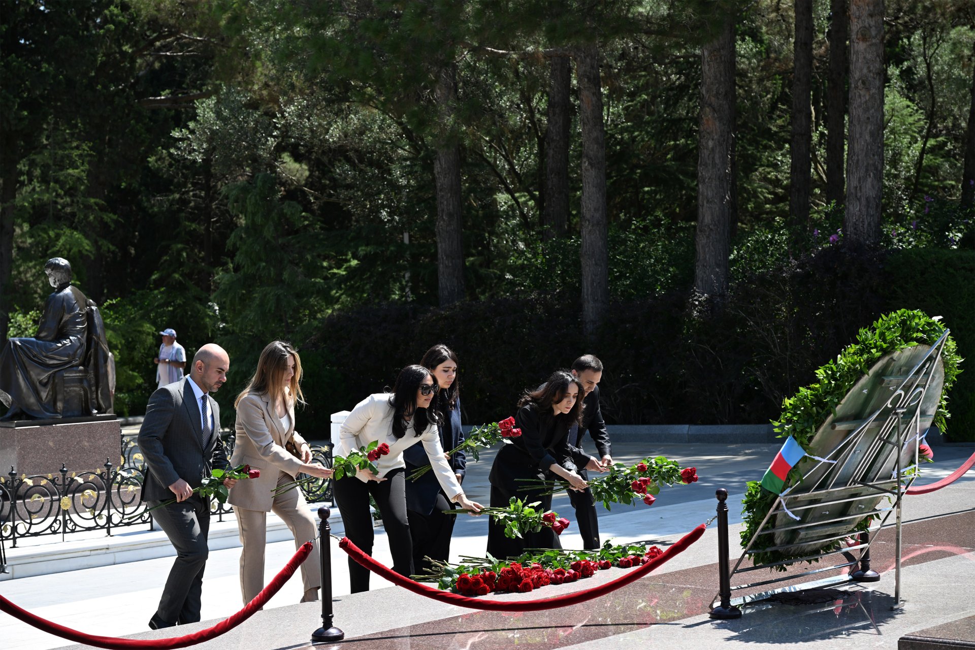 22 iyul – Milli Mətbuat Günü ilə əlaqədar Fəxri xiyaban ziyarət edilib (FOTO)