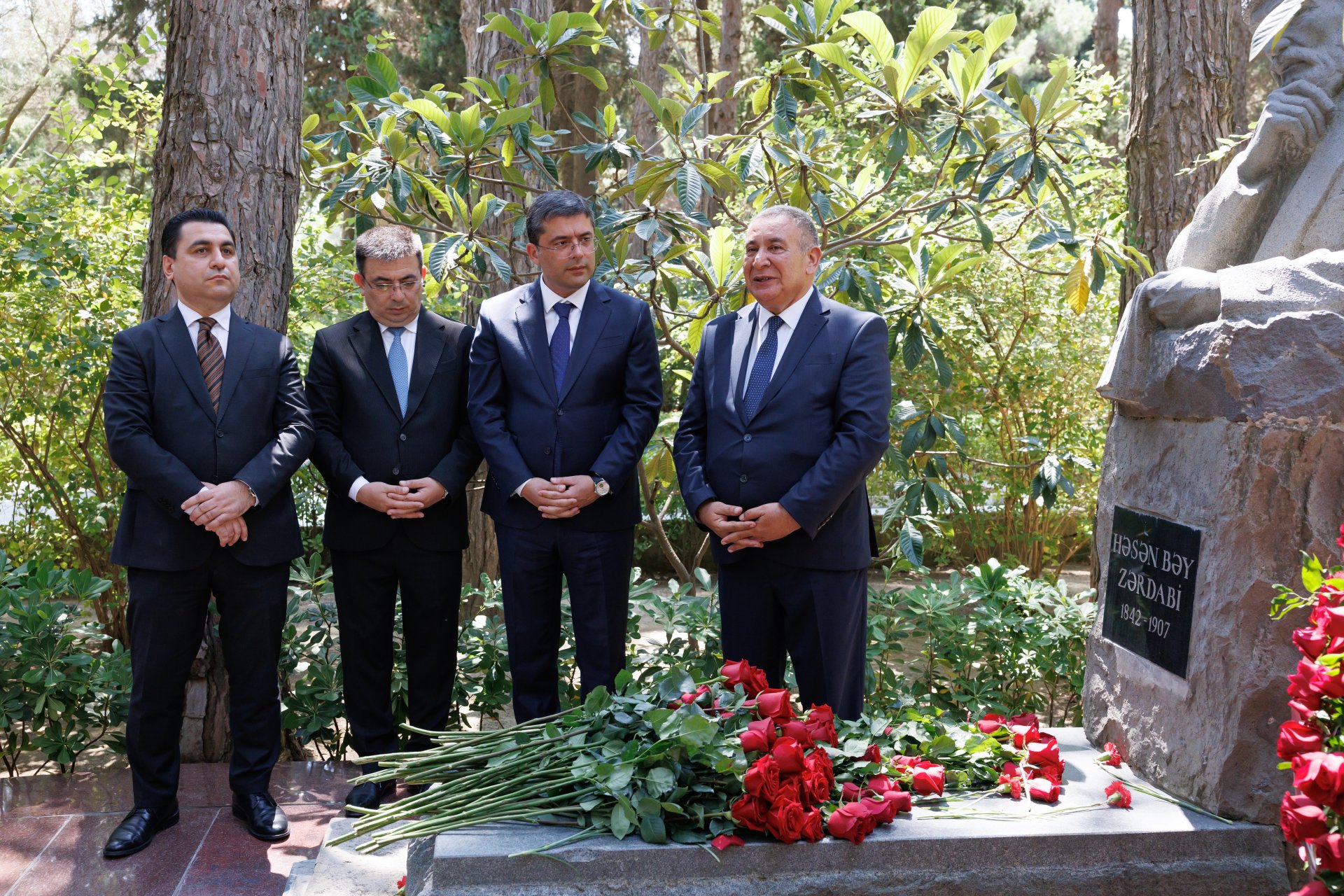 22 iyul – Milli Mətbuat Günü ilə əlaqədar Fəxri xiyaban ziyarət edilib (FOTO)