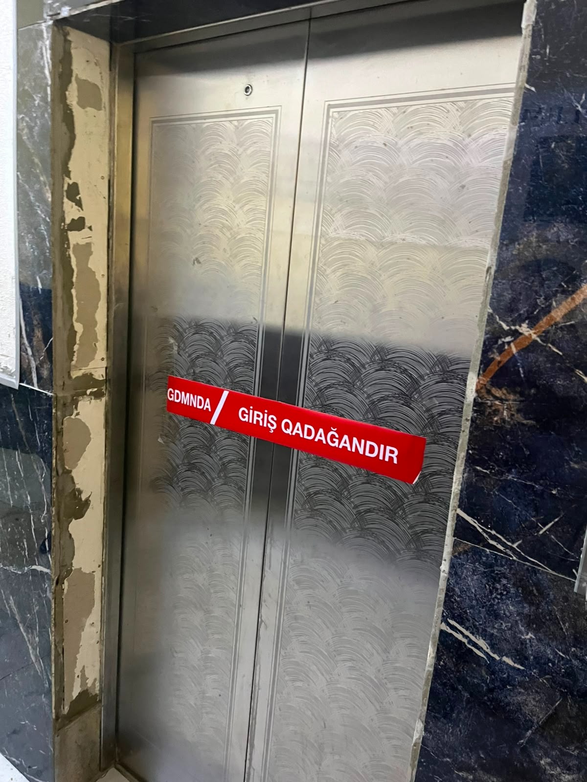 Bakıda bəzi liftlərin fəaliyyəti dayandırıldı (FOTO)