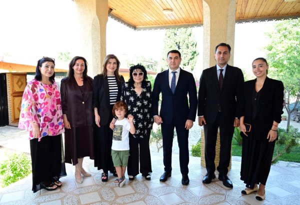 Adil Kərimli Flora Kərimovanı yubileyi münasibətilə ziyarət edib (FOTO)