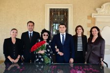 Adil Kərimli Flora Kərimovanı yubileyi münasibətilə ziyarət edib (FOTO)