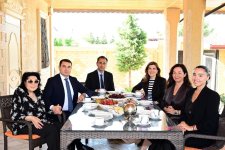 Adil Kərimli Flora Kərimovanı yubileyi münasibətilə ziyarət edib (FOTO)