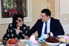 Adil Kərimli Flora Kərimovanı yubileyi münasibətilə ziyarət edib (FOTO)