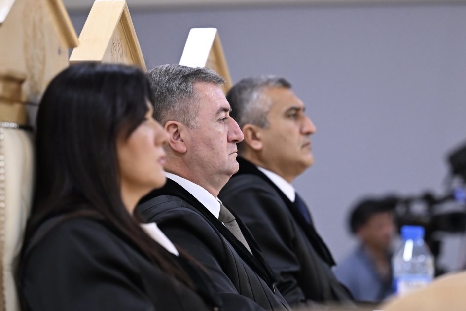 Ermənistan vətəndaşlarının şikayətləri üzrə apellyasiya məhkəməsi dövlət ittihamını müdafiə edən prokurorların çıxışları ilə davam etdirilib (FOTO)