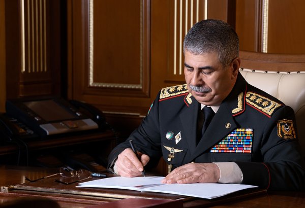 Azərbaycan müdafiə naziri Pakistana başsağlığı verib
