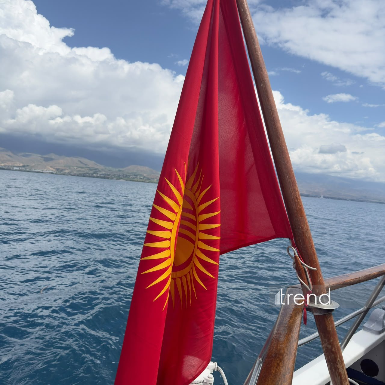 İssık-Kul: Qırğızıstanın insanı yenidən qayıtmağa sövq edən müqəddəs gölü (FOTO/VİDEO)
