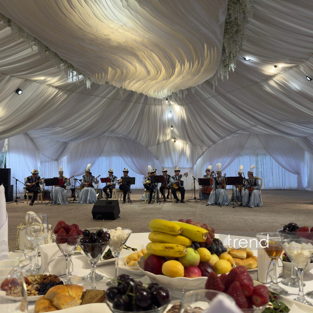 Ölkələri birləşdirən musiqi: Qırğızıstanda Azərbaycan media nümayəndələri üçün konsert keçirilib (FOTO/VİDEO)