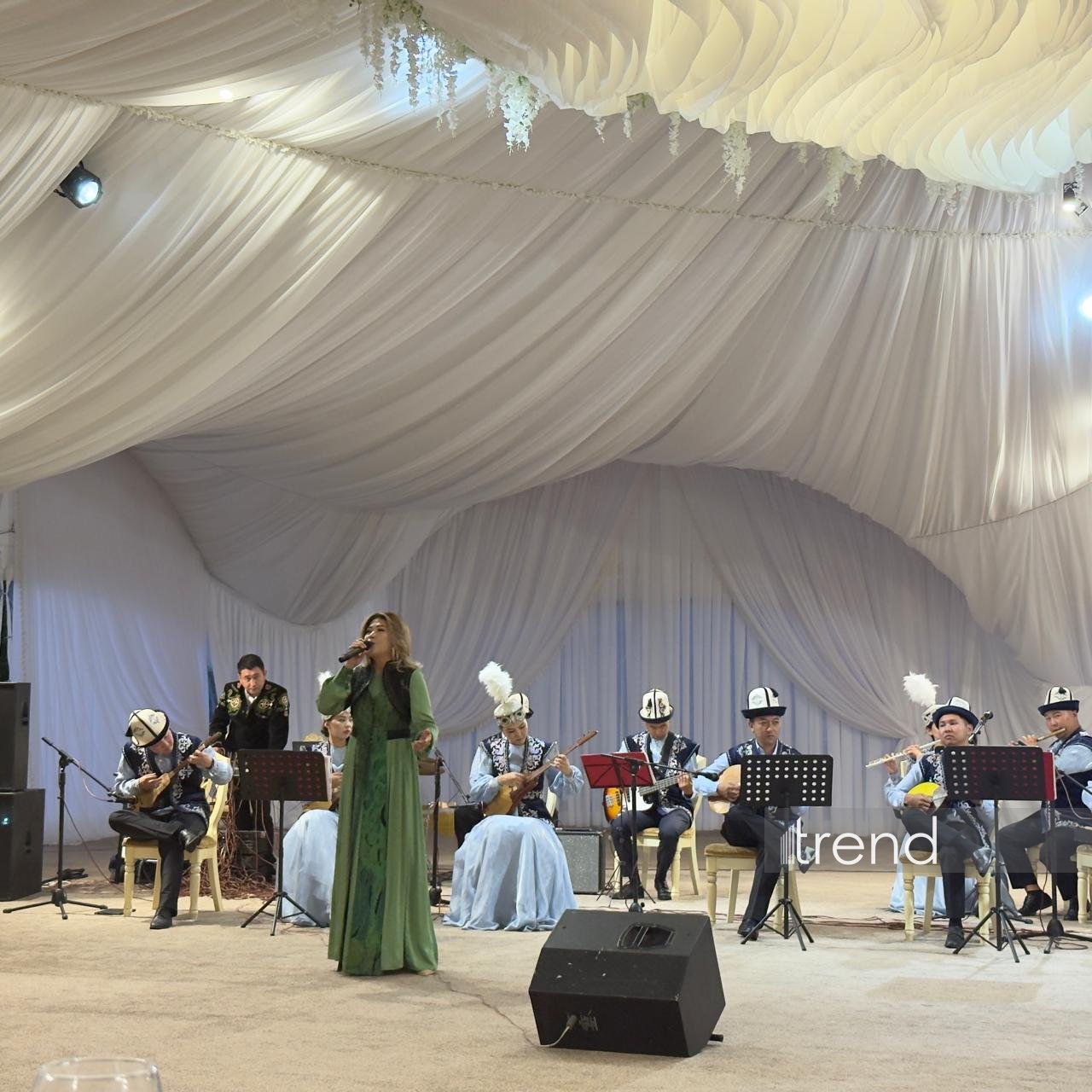 Ölkələri birləşdirən musiqi: Qırğızıstanda Azərbaycan media nümayəndələri üçün konsert keçirilib (FOTO/VİDEO)