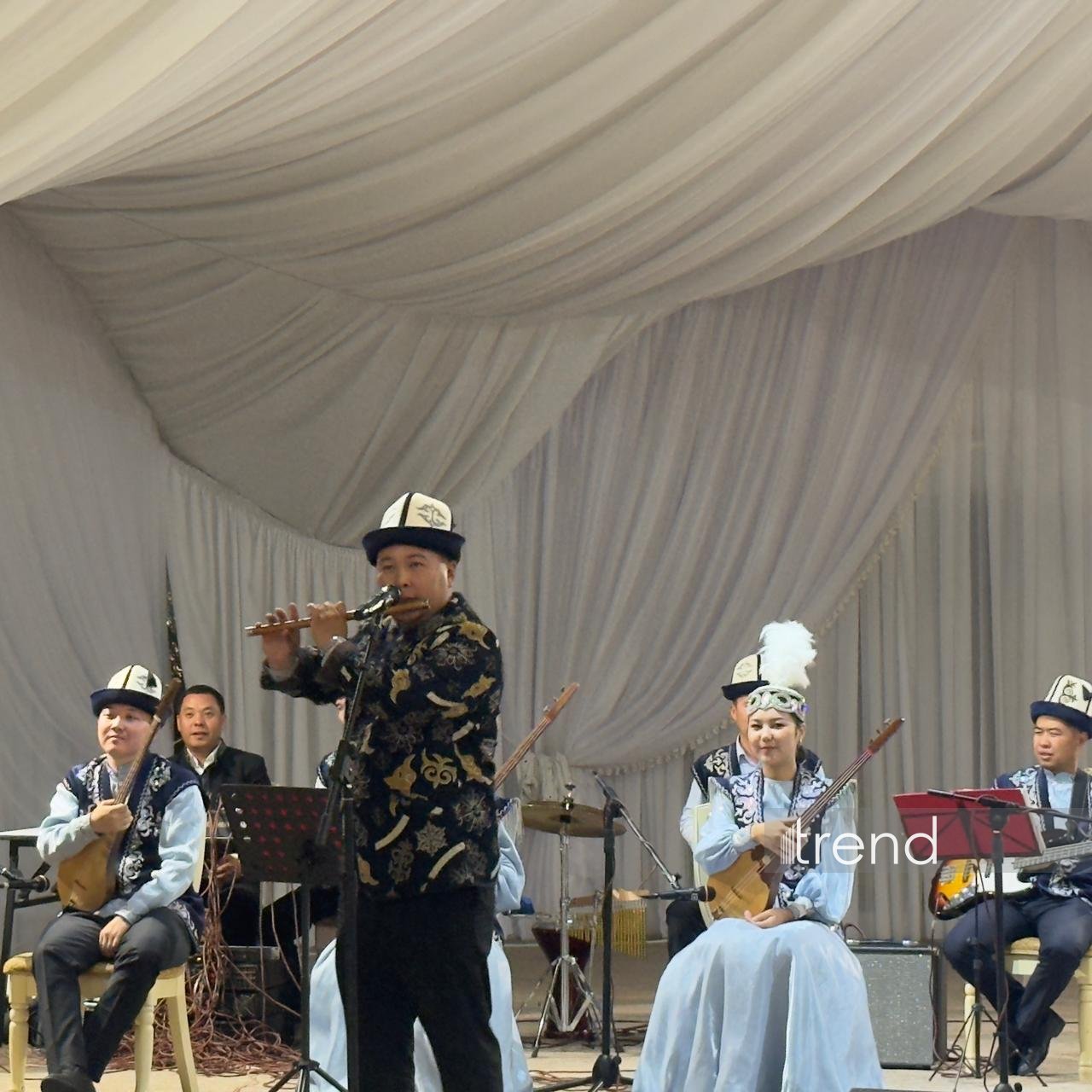 Ölkələri birləşdirən musiqi: Qırğızıstanda Azərbaycan media nümayəndələri üçün konsert keçirilib (FOTO/VİDEO)