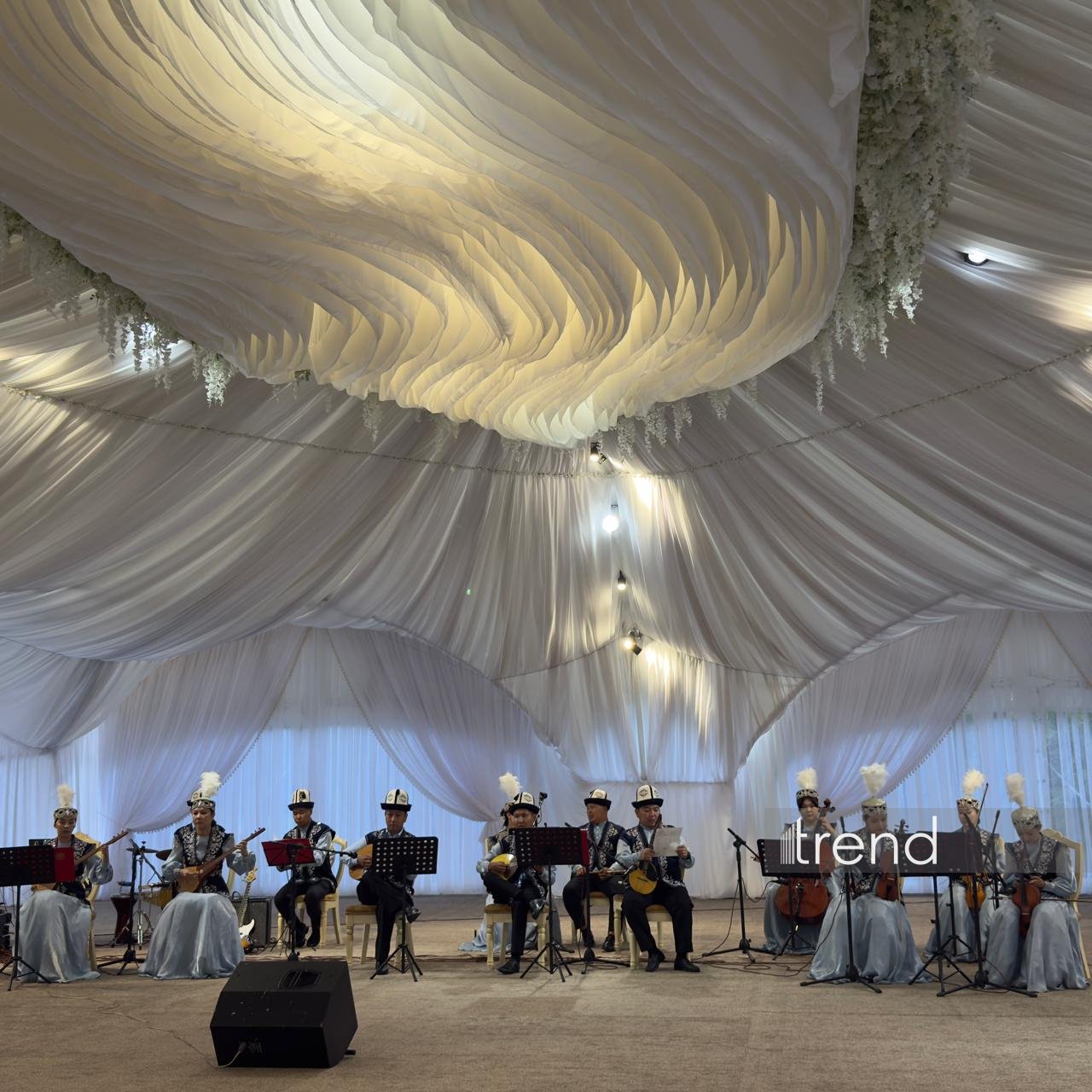 Ölkələri birləşdirən musiqi: Qırğızıstanda Azərbaycan media nümayəndələri üçün konsert keçirilib (FOTO/VİDEO)