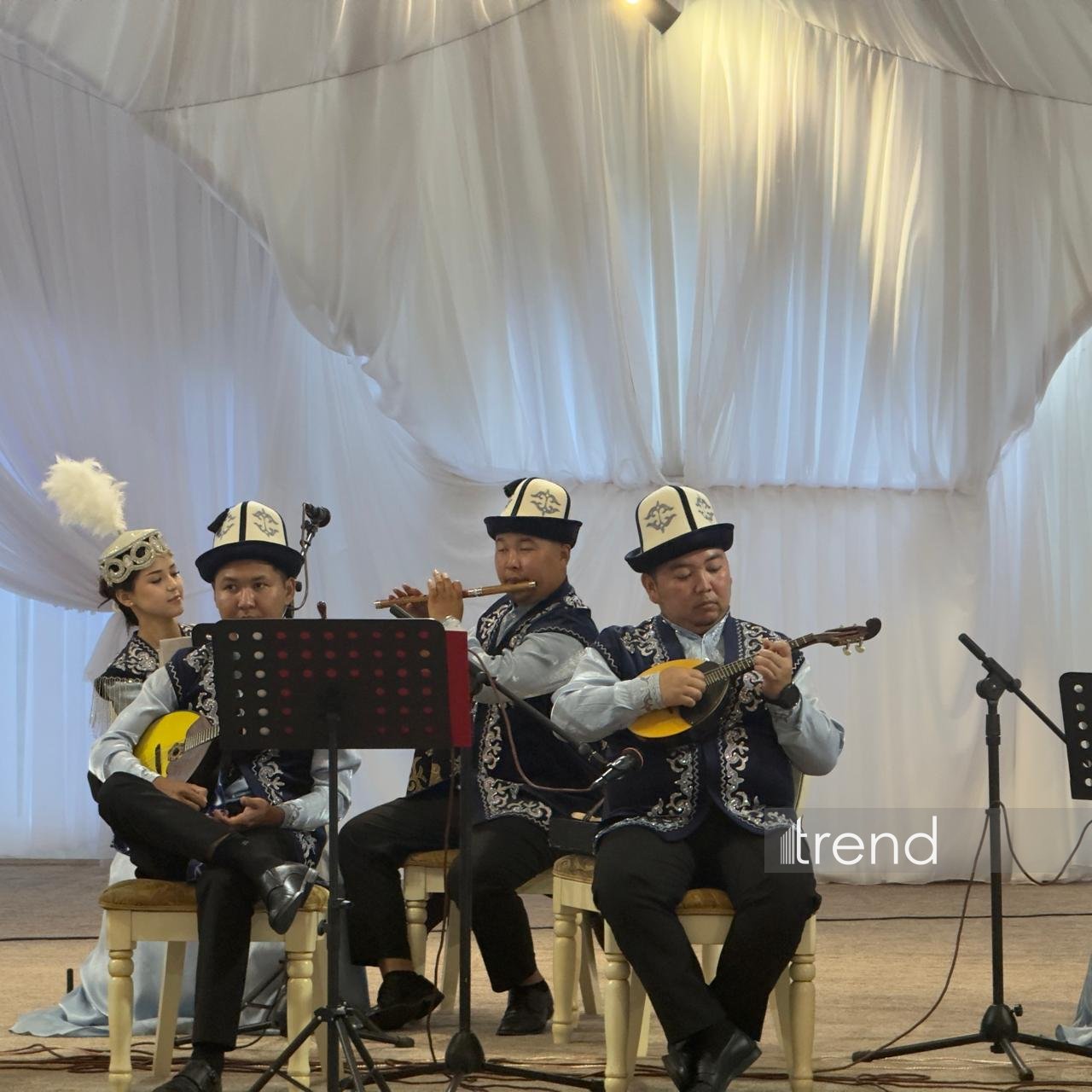 Ölkələri birləşdirən musiqi: Qırğızıstanda Azərbaycan media nümayəndələri üçün konsert keçirilib (FOTO/VİDEO)