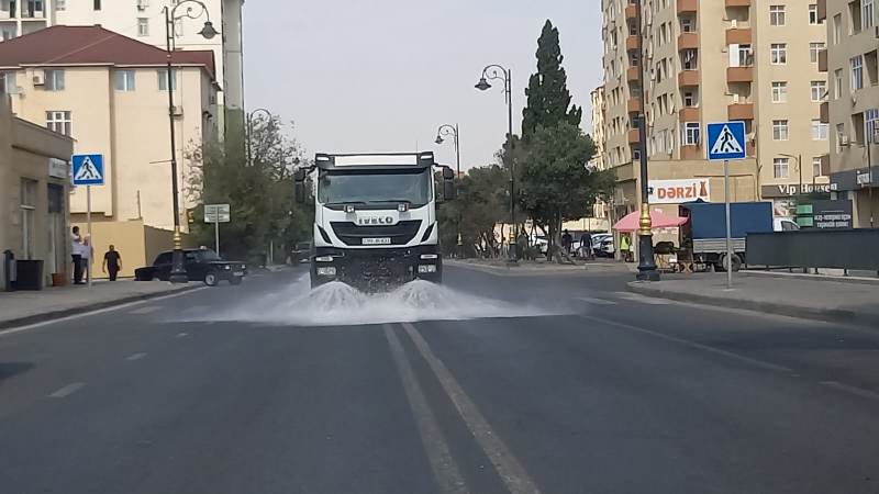 Bakıda daxili iməclik keçirilib: küçələr yuyulub (FOTO)